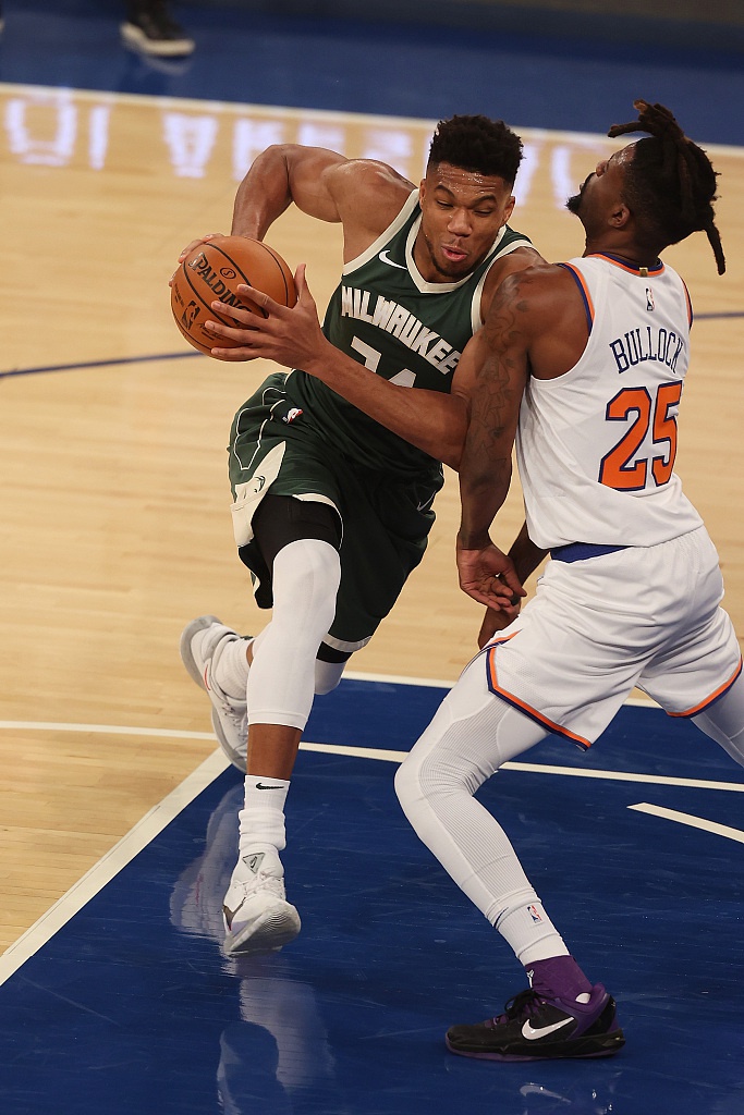 包含赛后纽约尼克斯备战亚冠冲刺阶段深圳男篮调整名单以备法国杯，密尔沃基雄鹿围绕NBA季后赛主帅复盘直接炸裂的词条